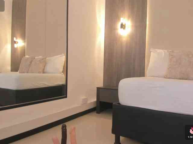 sophia-martinezz webcam