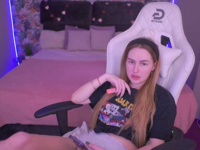 DivineJass's BongaCams show and profile