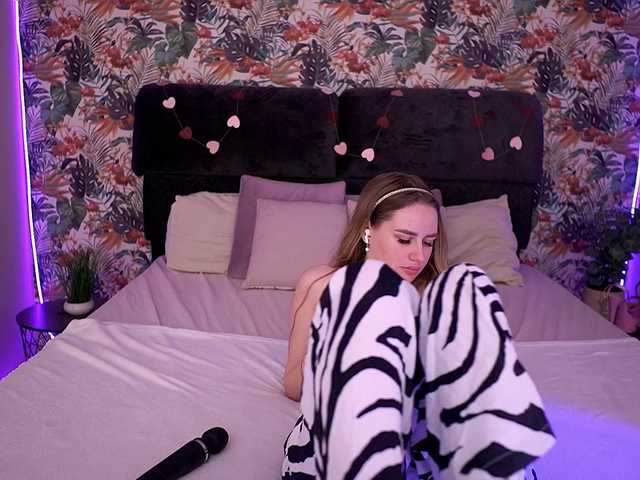 DivineJass's BongaCams show and profile