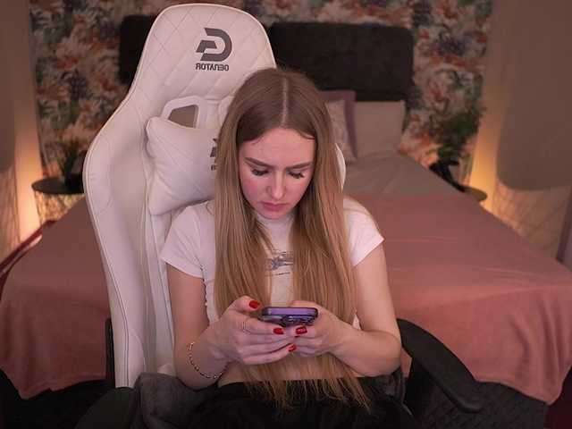 DivineJass's BongaCams show and profile