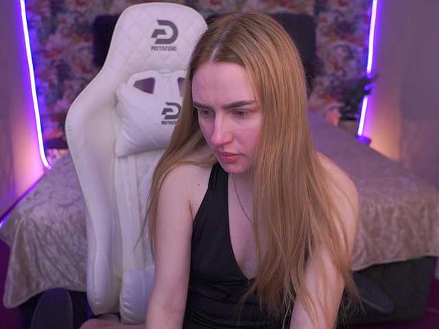 le modèle DivineJass est en webcam porno dans un show sur le site bongacams, il possède les tags suivants: White/Caucasian,Blonde,Shaved