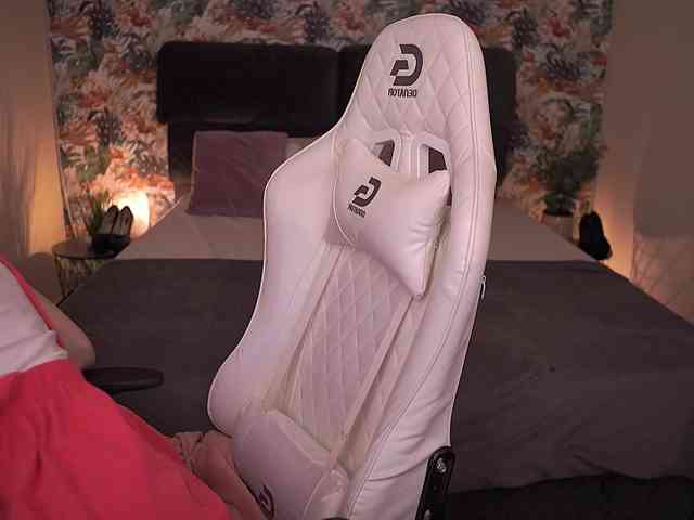 DivineJass Live Webcam on BongaCams