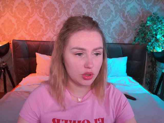 live cam bedroom DivineJass