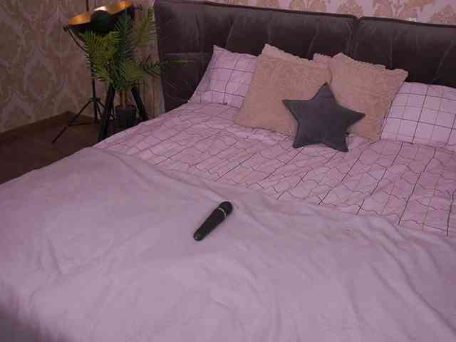 DivineJass webcam