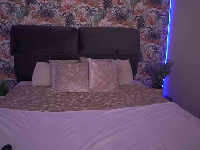 cam2cam chat DivineJass