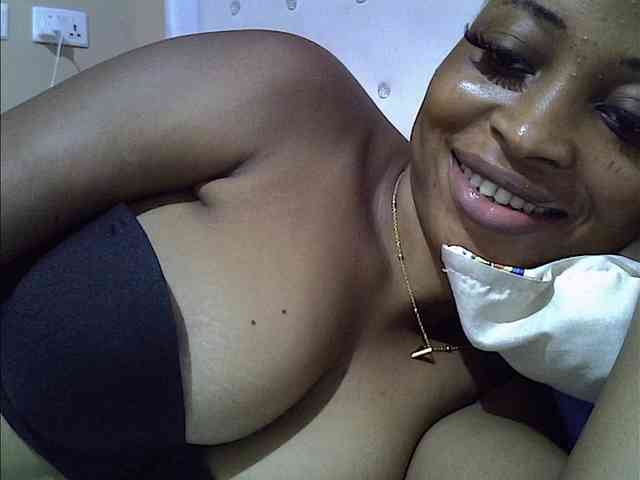 Flirty4uxx webcam