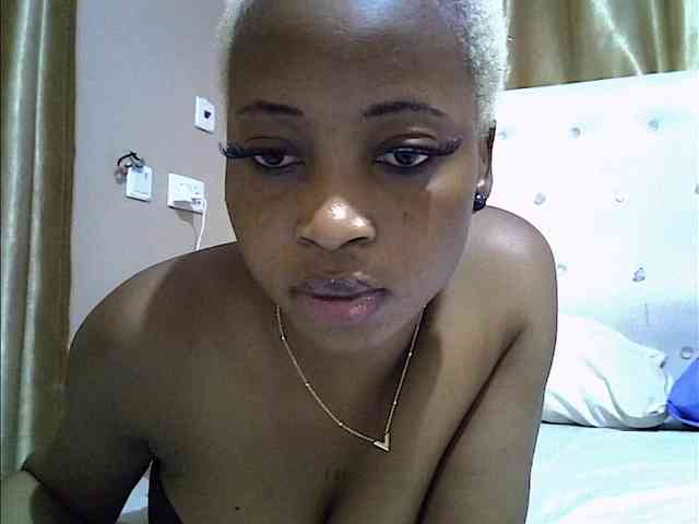 Flirty4uxx webcam