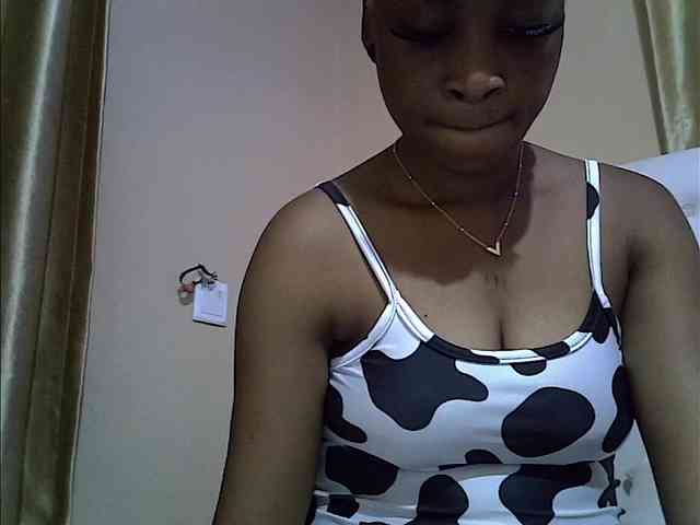 Flirty4uxx webcam