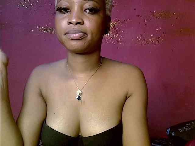Flirty4uxx webcam