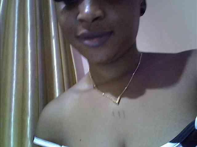 Flirty4uxx webcam