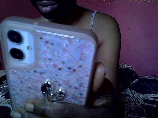 Flirty4uxx webcam