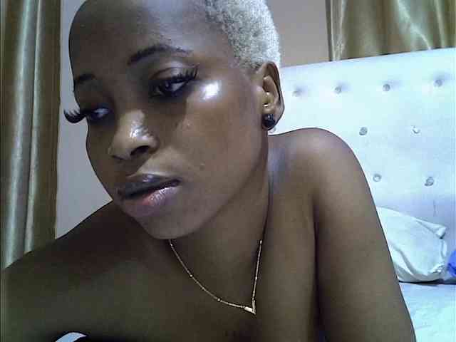 Flirty4uxx webcam