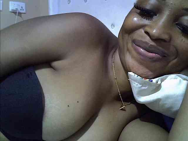 Flirty4uxx webcam