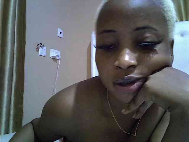 Flirty4uxx webcam