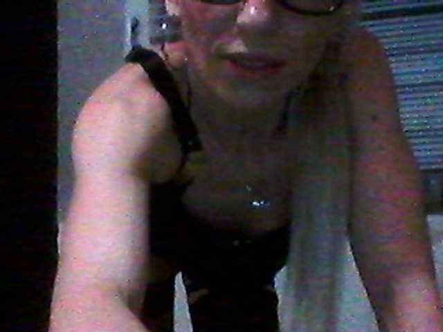 Laurien's BongaCams show and profile