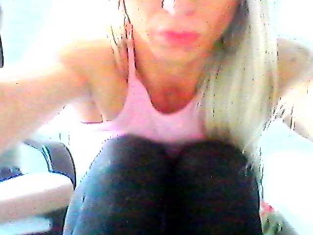 Laurien's BongaCams show and profile