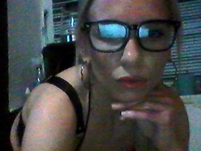 Laurien's BongaCams show and profile