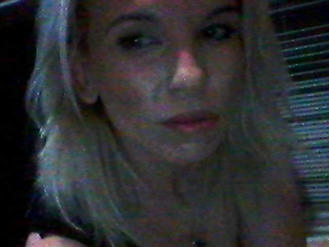 Laurien's BongaCams show and profile