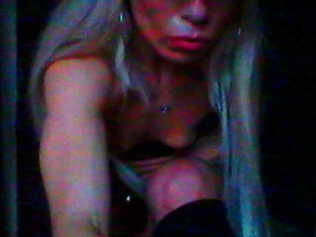 Laurien's BongaCams show and profile