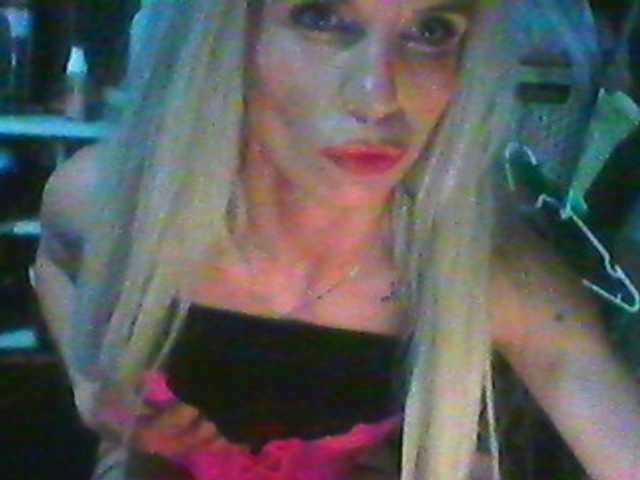 Laurien's BongaCams show and profile