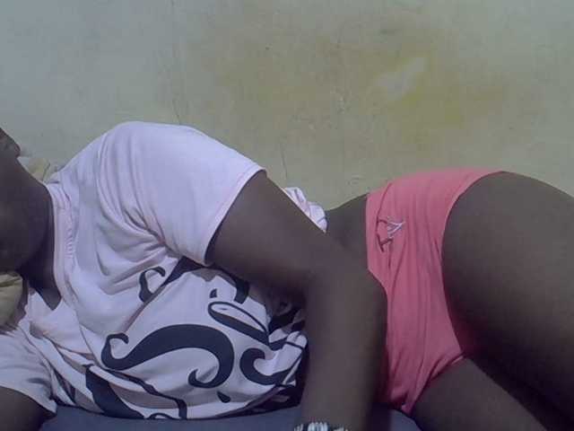 Juicy-pussy1's BongaCams show and profile