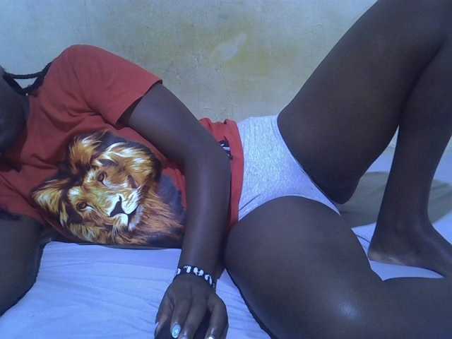 Juicy-pussy1 webcam bongacams model stream image