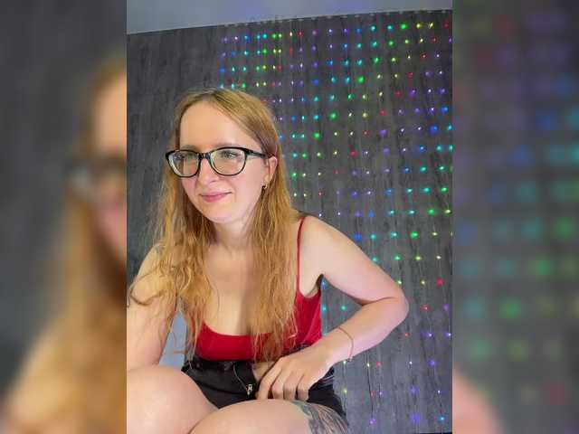 le modèle emma4you est en webcam porno dans un show sur le site bongacams, il possède les tags suivants: White/Caucasian,Redhead,Shaved