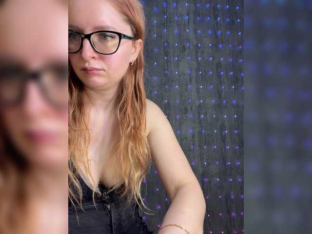 Emma4coy from BongaCams