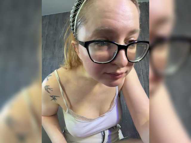 Emma4coy's BongaCams show and profile