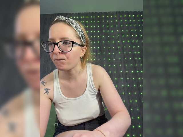 Emma4coy's BongaCams show and profile
