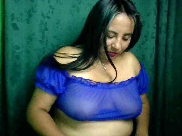 Hot4mommy webcam