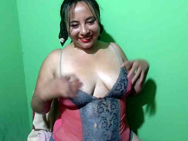 Hot4mommy webcam