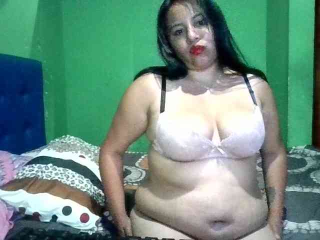 Hot4mommy webcam