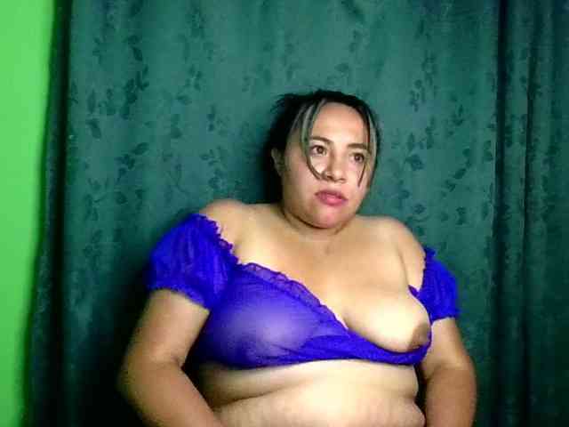Hot4mommy webcam