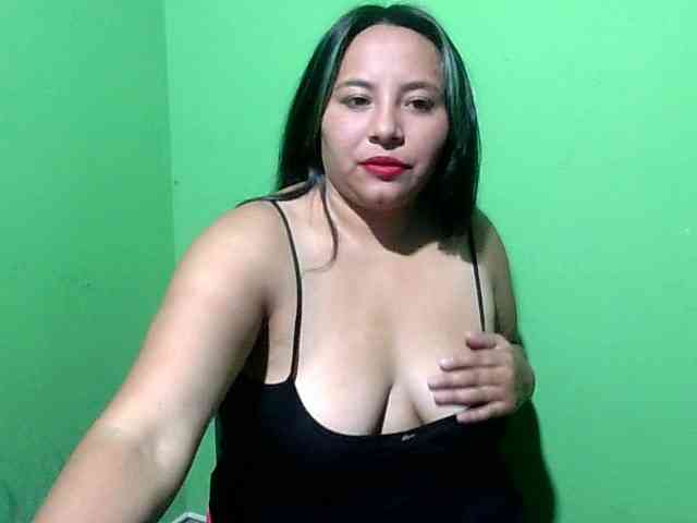 Hot4mommy webcam