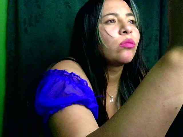 Hot4mommy webcam