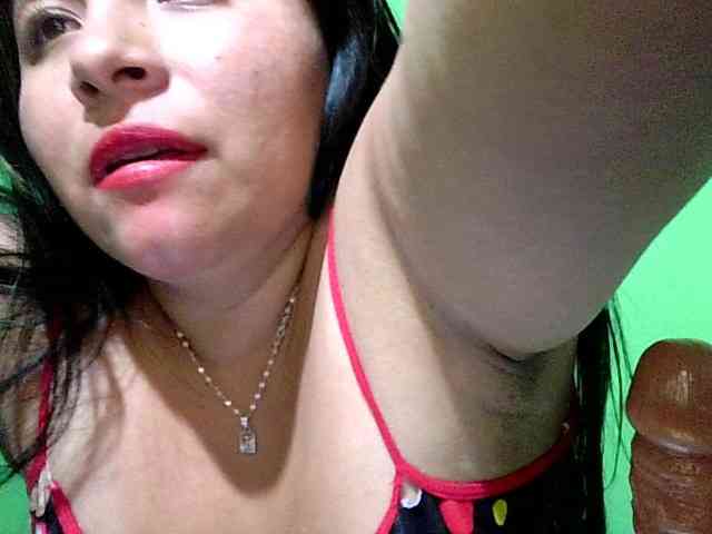 Hot4mommy webcam