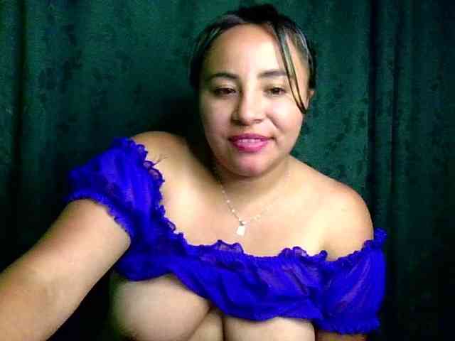 Hot4mommy webcam