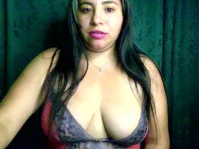 Hot4mommy webcam
