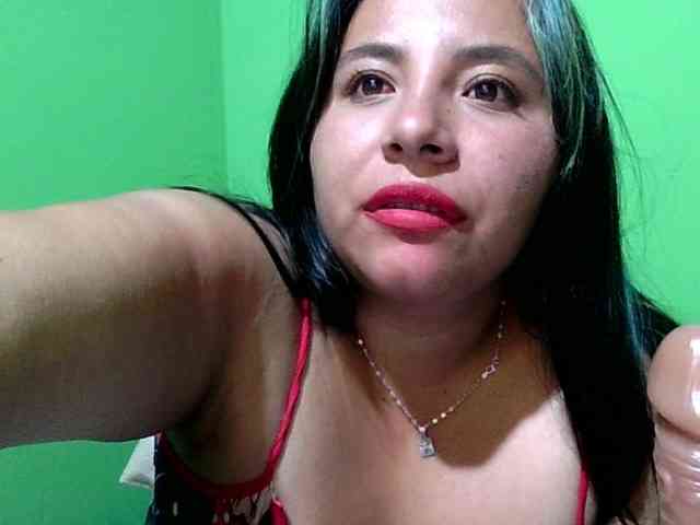 Hot4mommy webcam