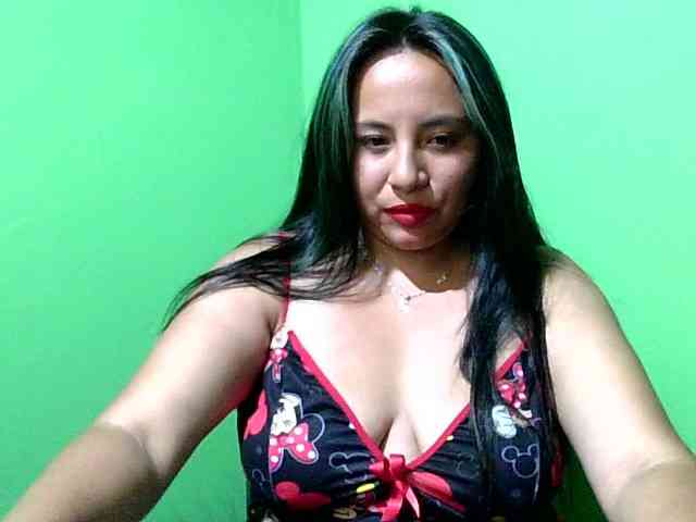 Hot4mommy webcam