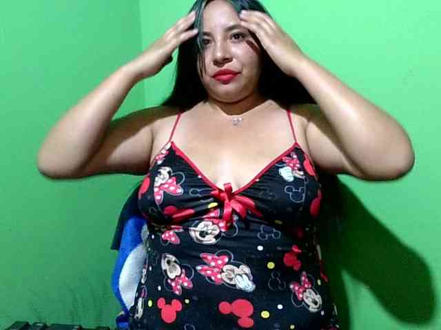 Hot4mommy webcam