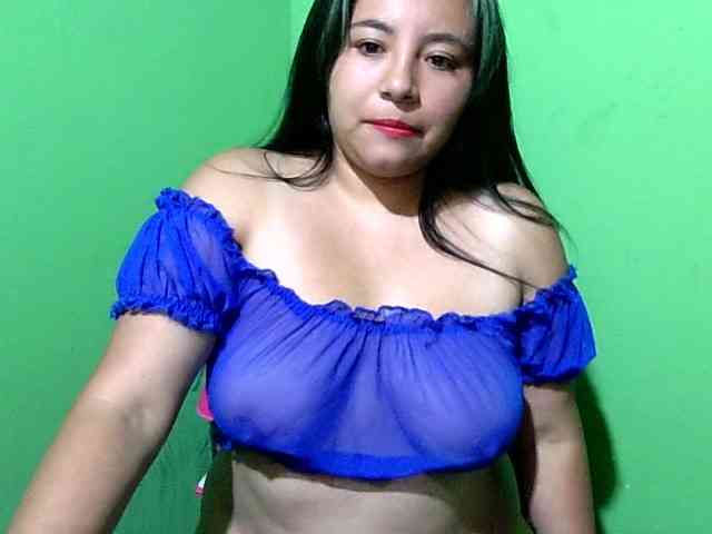 Hot4mommy webcam