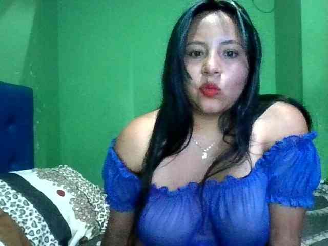 Hot4mommy webcam