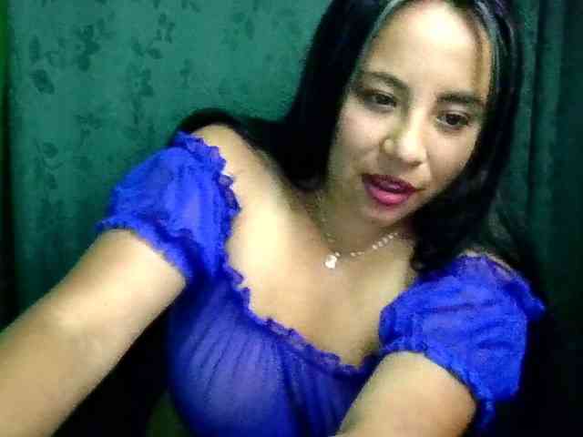 Hot4mommy webcam