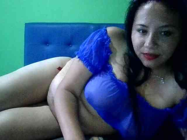 Hot4mommy webcam