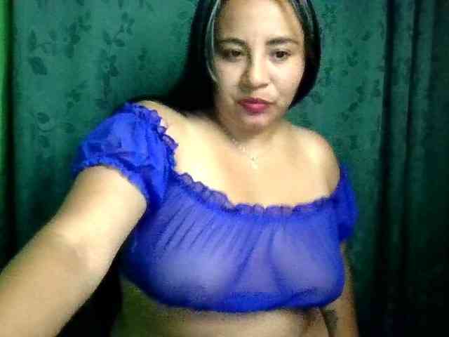 Hot4mommy webcam