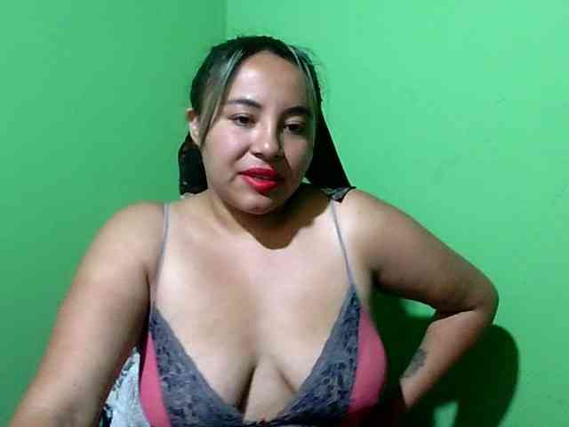 Hot4mommy webcam