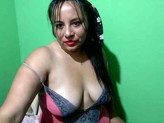 Hot4mommy webcam