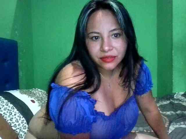 Hot4mommy webcam